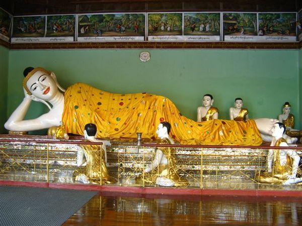 בודהה שוכב בשוודגון
