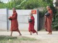 נזירים - בדרך לבאגאן