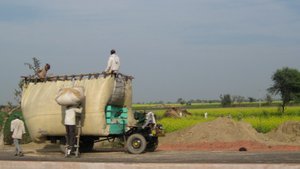 filling the rice truck