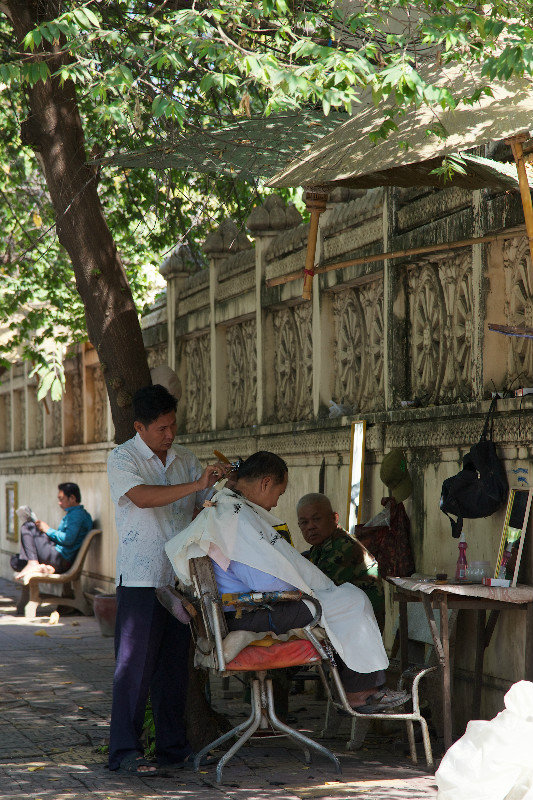 Street Barber Phnom Penh