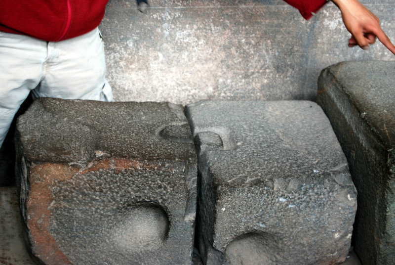 Blocks are locked together with bronze casting inserts
