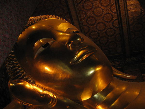 The reclining buddha at Wat Pho
