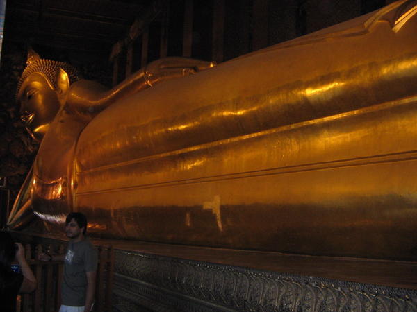 Full length view of the reclining buddha
