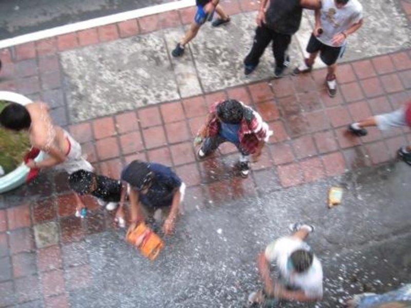 Banos Carnival kids water fight