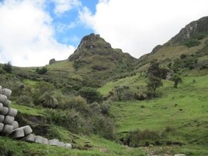 1 Mallingua Yaku Source Protection Setting in forest+shrub valley between peaks
