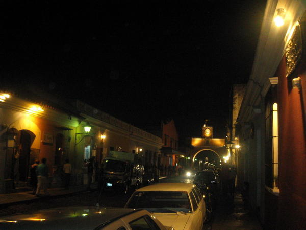 Antiguassa yöllä