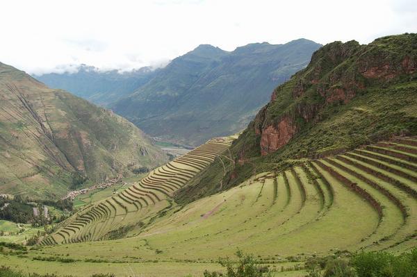 Perfect terraces of a lost empire