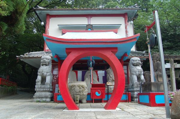 A colourful Shrine 
