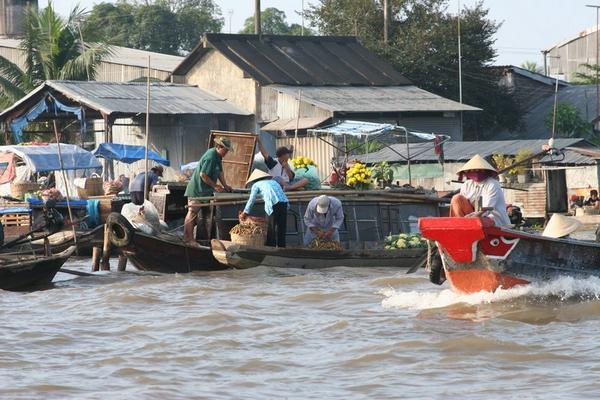 The floating market - full of life