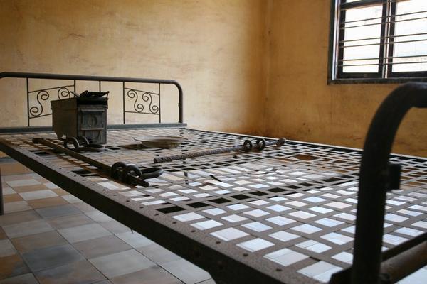 Interrogation bed
