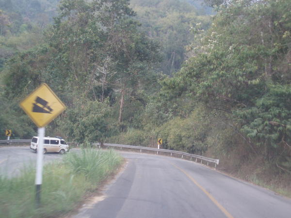 One of the many hairpin turns on the way to Pai.
