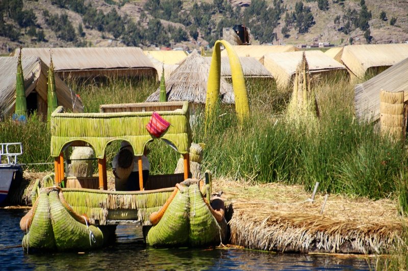 Boat to floating island "Isl Uros", no plumbing, no electricity, no traffic 