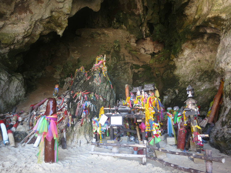 princess cave Pra Nang Beach 