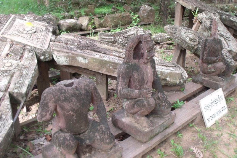 Restoration work being carried out at Banteay Srei