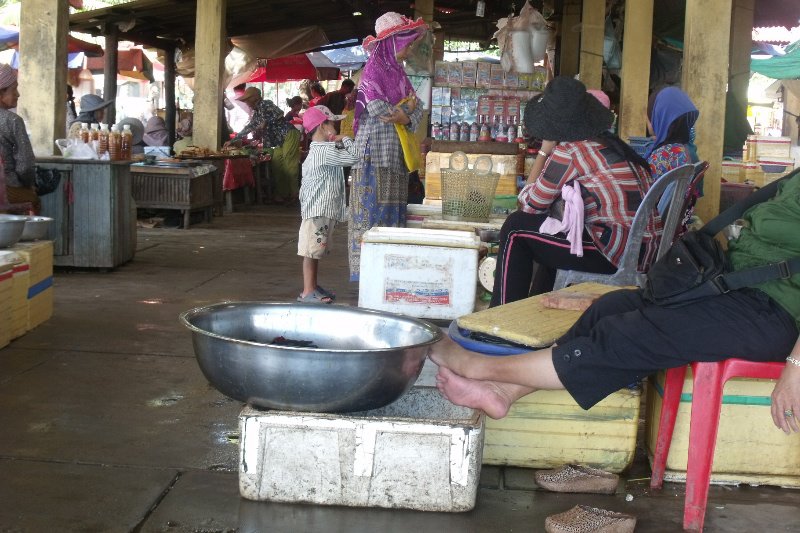 Market in Kep selling crab and other fish as well as other items