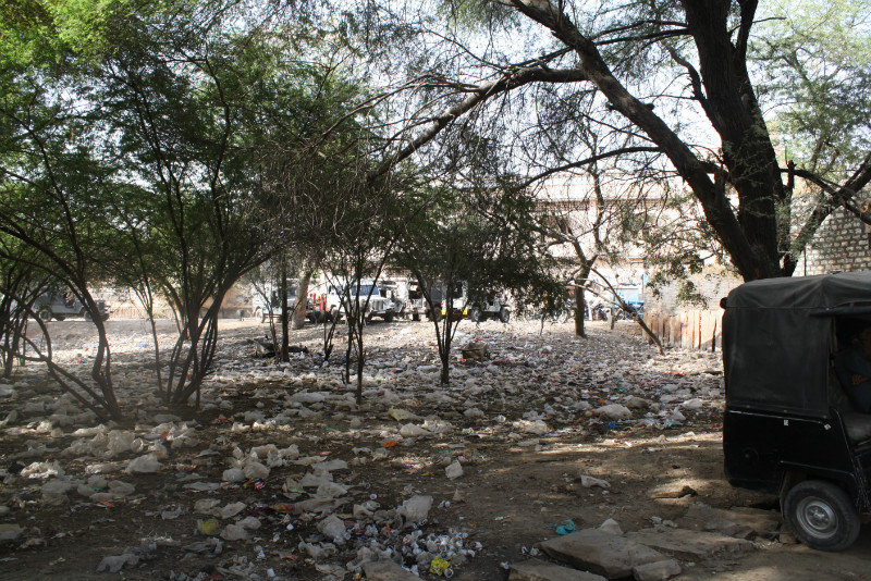 Müllfeld in Ranakpur