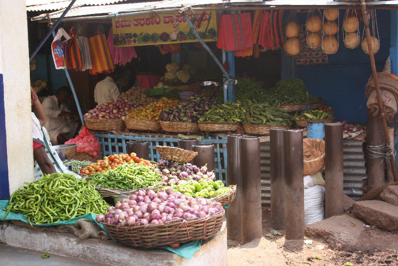 Markt mit Kuhbarriere
