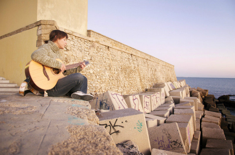 Playing at the city wall, watching over the ocean