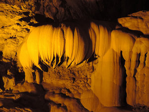 Nguom Ngao Höhle