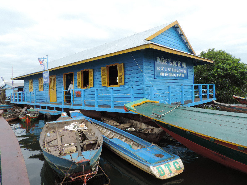 eine vietnamesische Schule auf dem Wasser