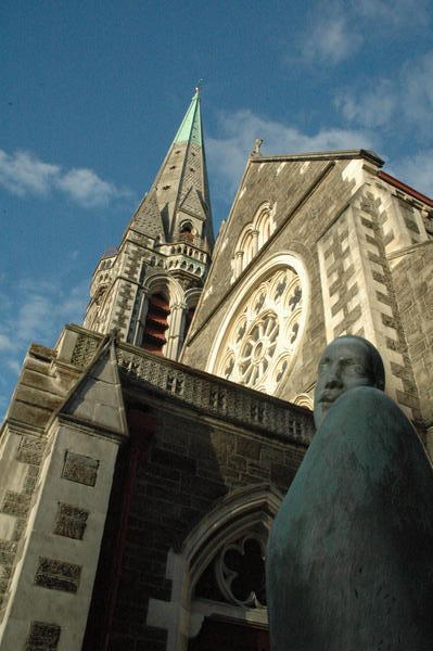 Christchurch cathedral/statue