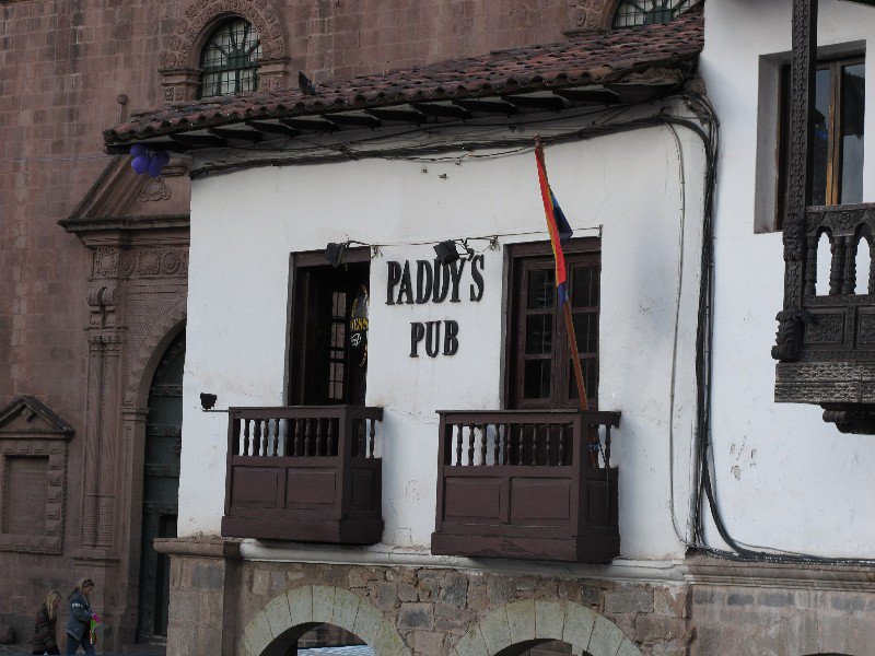 Paddy's Pub, Serving the highest Guinness in the world