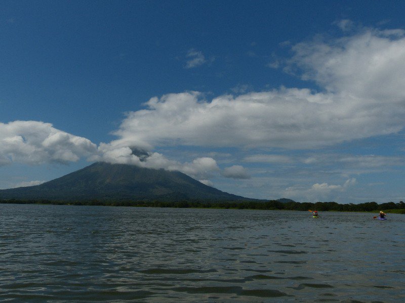 Mojo and Elisa kayaking over lago Nicaragua