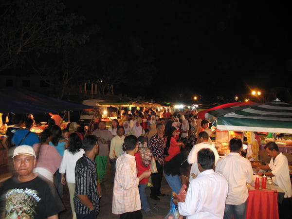 Kuah town night market-Saturday night
