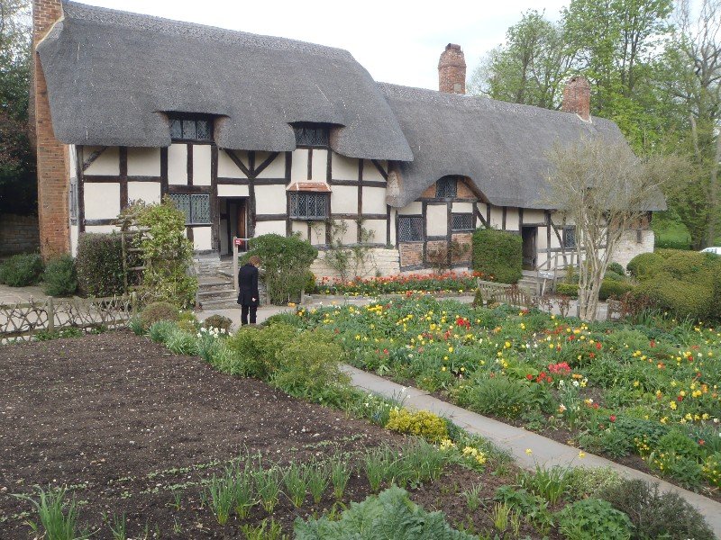 7 Anne Hathaway's Cottage