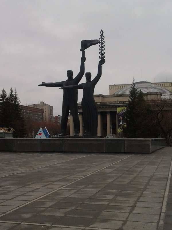 communist statue, Lenin's Sq