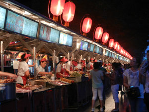 Done Hua Men night market