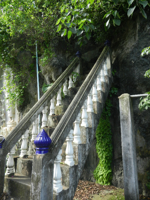 Steps lead up to Tham Tu Pu