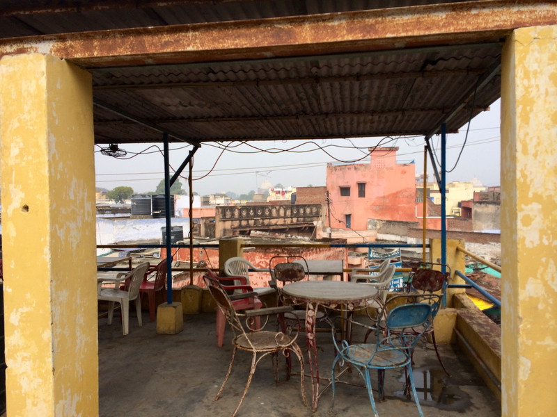 AGRA.. Frühstück im Restaurant Gulshan in Agra.. wo ich zufälligerweise auch schon vor 4 Jahren bei meiner Indienreise mit Basile und Gilles gewesen war ;-)..