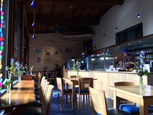 .. Frühstücken im "Blue Angel Café" in Findhorn..