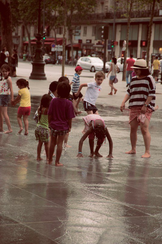 kids playing nearby in republique square water fountain