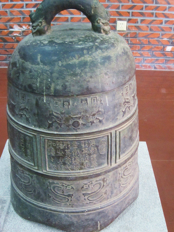 ancient bell at kai Yuan Si
