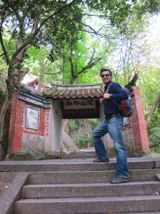 Climbing up Qing Yuan Shan
