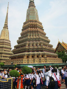 Monk taking students on a tour of Wat Pho