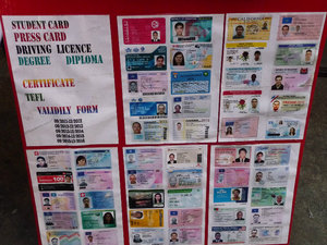 Qui veut un faux permis, fausse ID ou ...