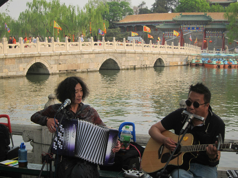 performers at Houhai