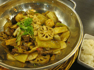 good food for dinner! Lotus, mushrooms, potatoes and other delicious fried things