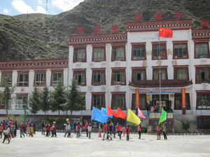 school on the way to Xiahe