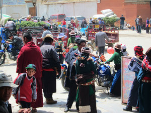 Xiahe street scene