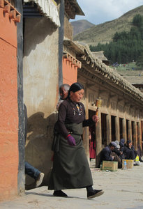 walking around Xiahe Monastery