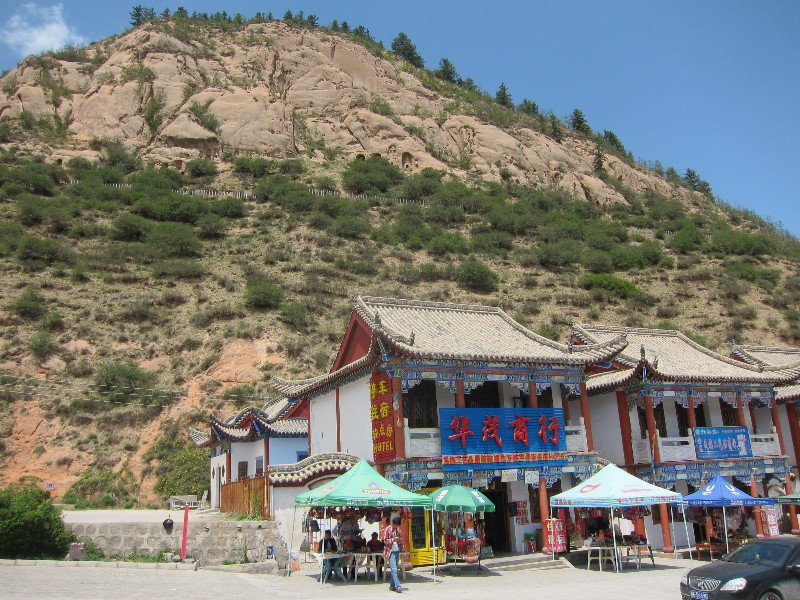 my guesthouse is held by Tibetan people