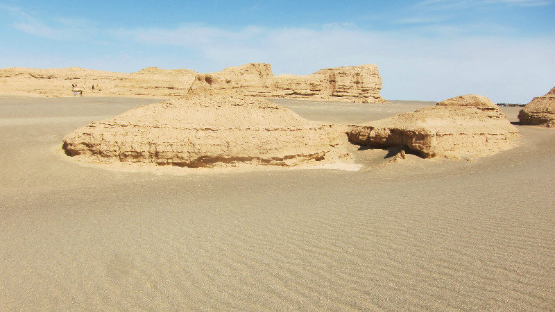 walking in the desert, 200km from Dunhuang