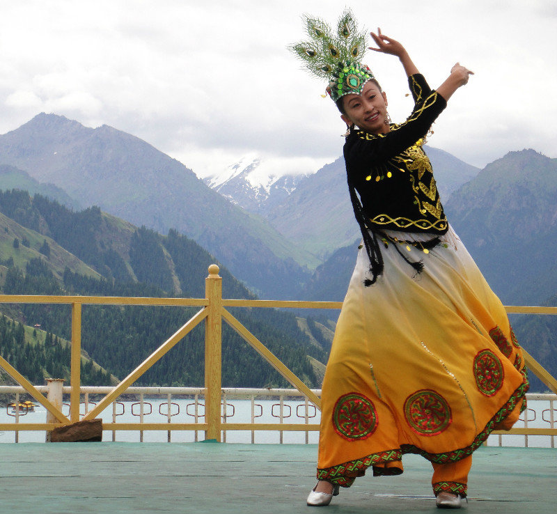 Uyghur dancing at Tian Chi