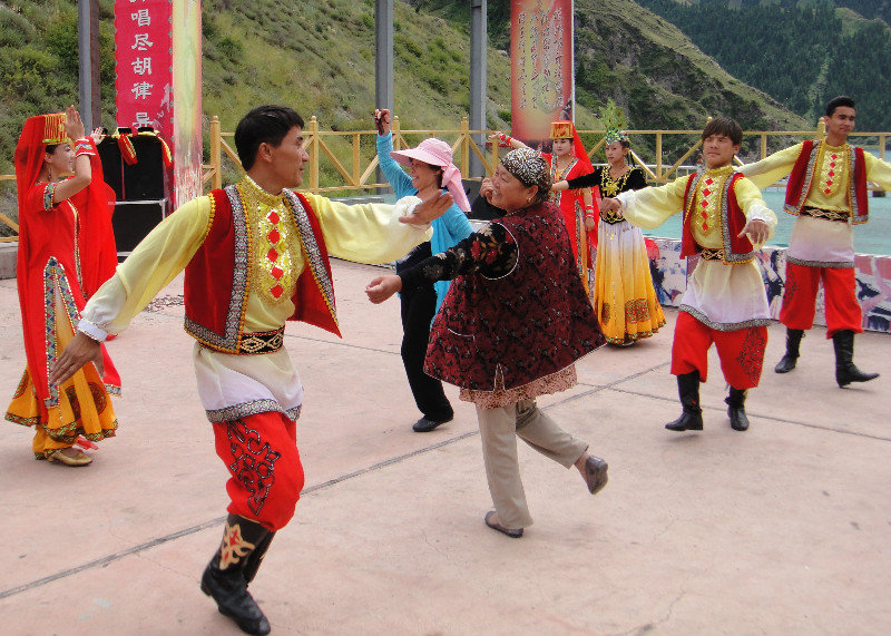 Tajik dancing