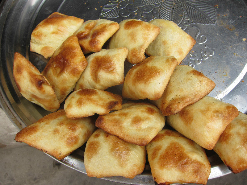bread snacks filled with lamb