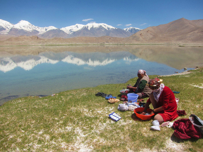 Kyrgyz women by the lake